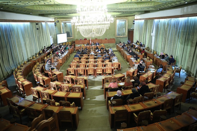 لحمايتها من العنف.. وانقطاع الأبناء عن الدراسة..   مبادرات تشريعية لدعم المرأة العاملة في الفلاحة.. وعطل أمومة وأبوة في القطاعين العام والخاص..